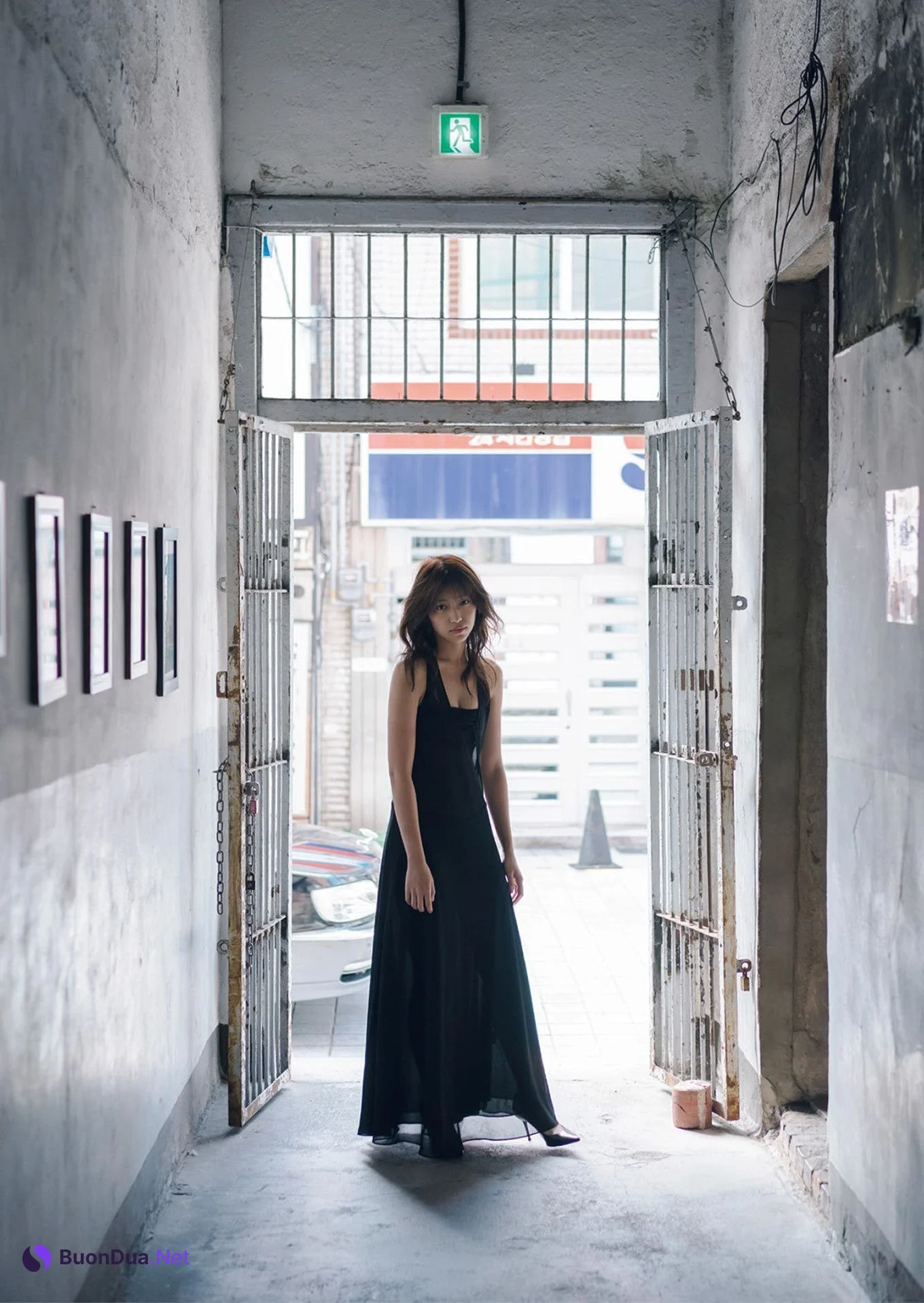 Emiri Yamashita 山下エミリー, 1st写真集 『SHY』 Set.02 - Photo 4