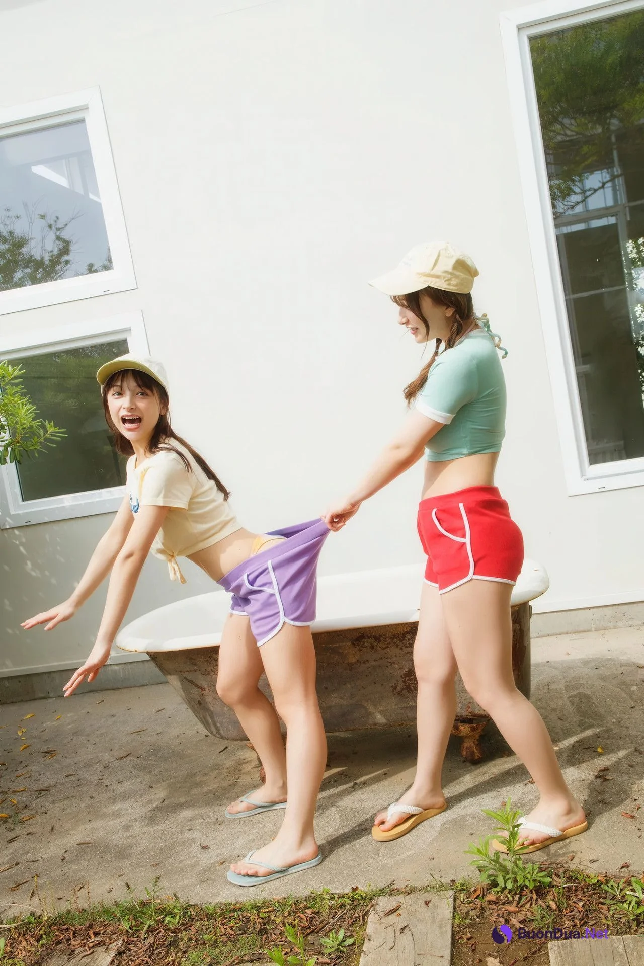 Erika エリカ, Marina Momose 百瀬まりな, FRIDAYデジタル写真集 「マンスリーガール049」 Set.01 - Photo 17