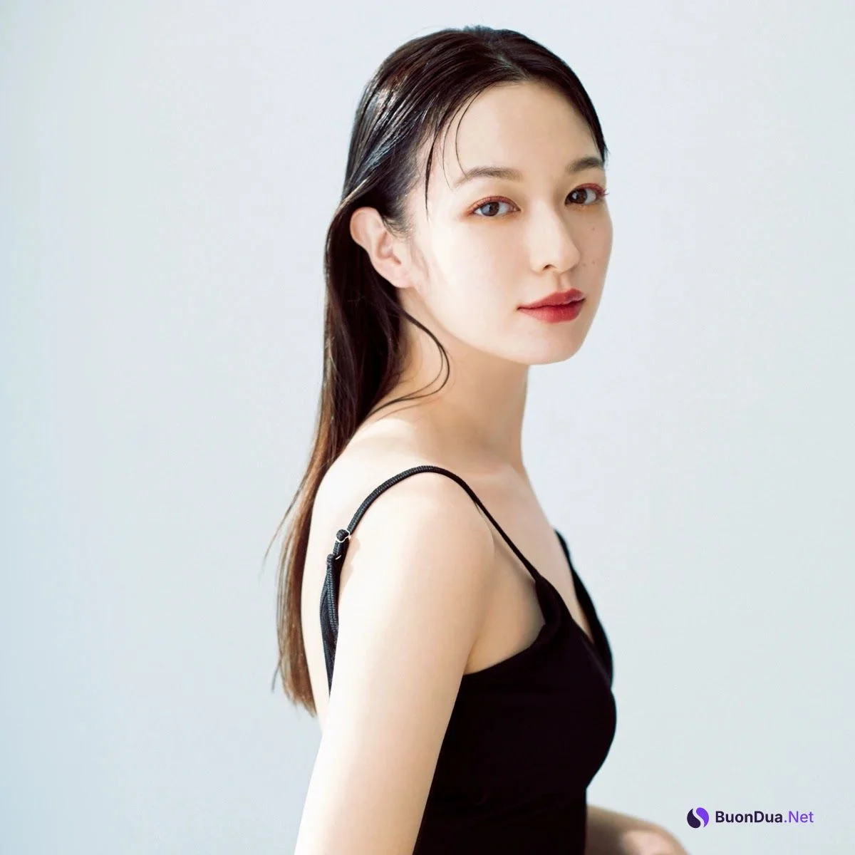 Erika Mori 森絵梨佳, MAQUIA マキア Magazine 2022.05 - Photo 12