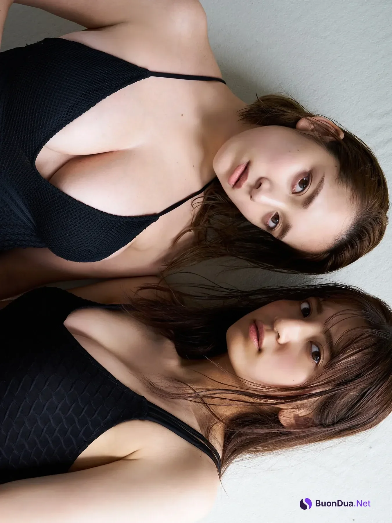 都丸紗也華＆亜華梨, FLASHデジタルフォトブック 「奇跡の姉妹・初共演」 Set.05 - Photo 3
