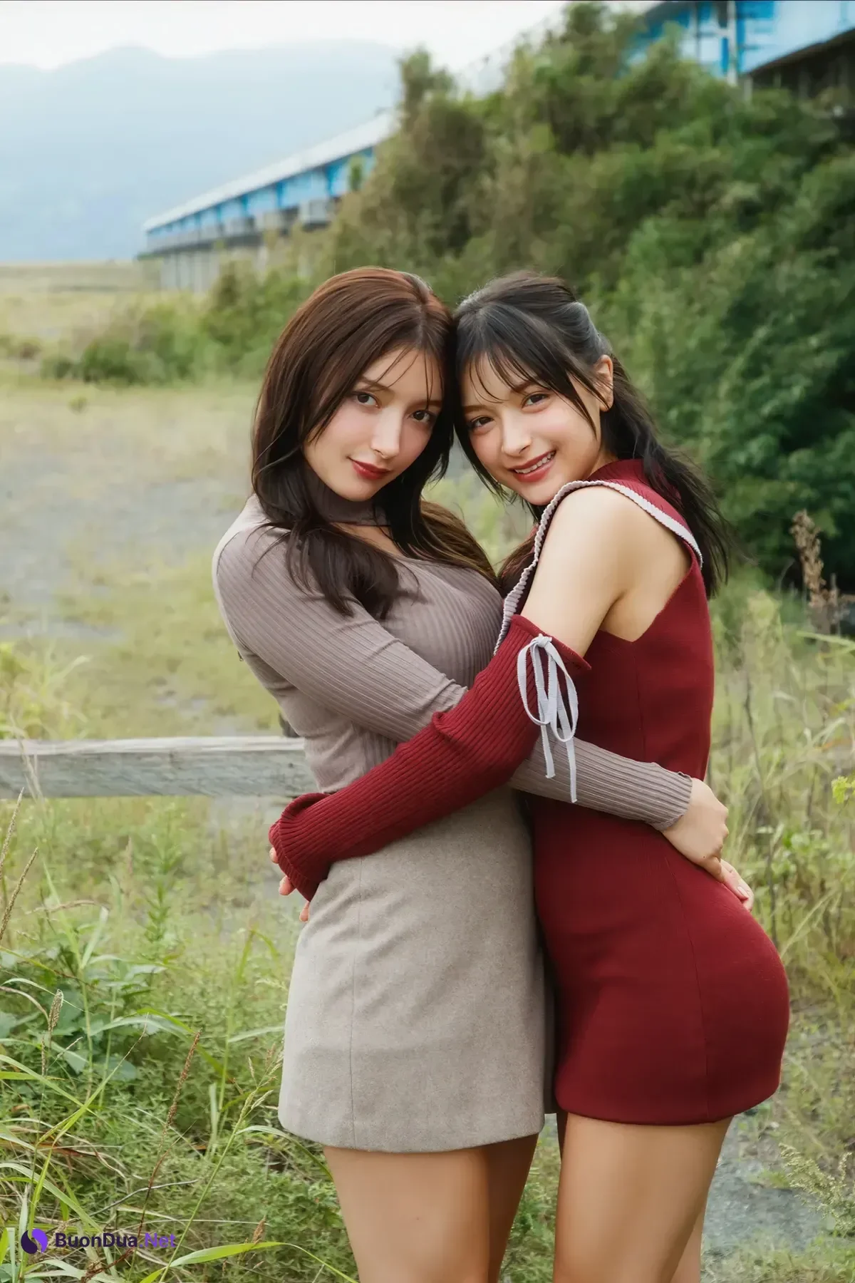 エリマリ姉妹, FRIDAY Monthly Girl No.055 「Erika&百瀬まりな」 - Photo 2