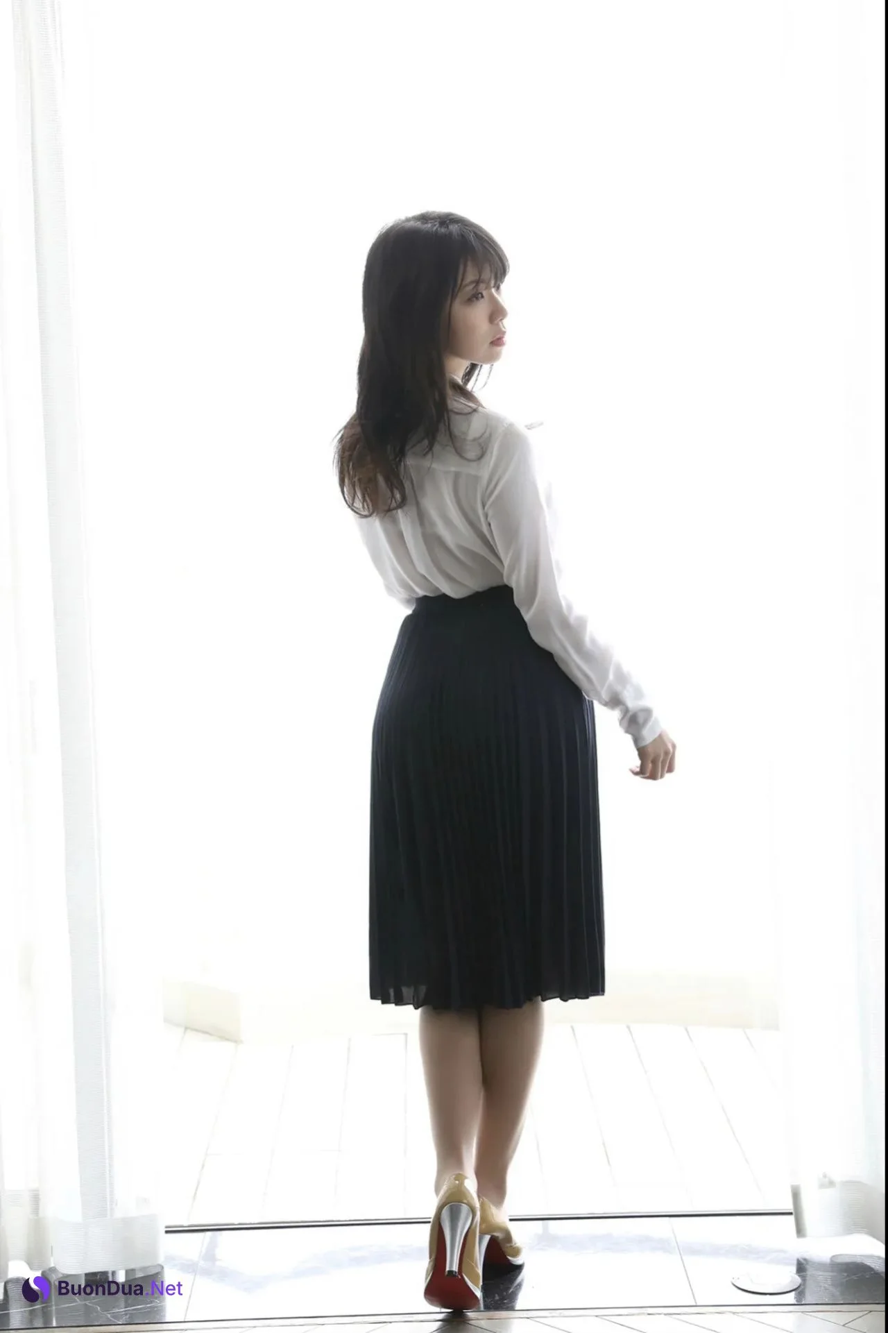 Fumina Suzuki 鈴木ふみ奈, ＦＲＩＤＡＹデジタル写真集 「Ｈカップ乱れる」 Set.01 - Photo 2