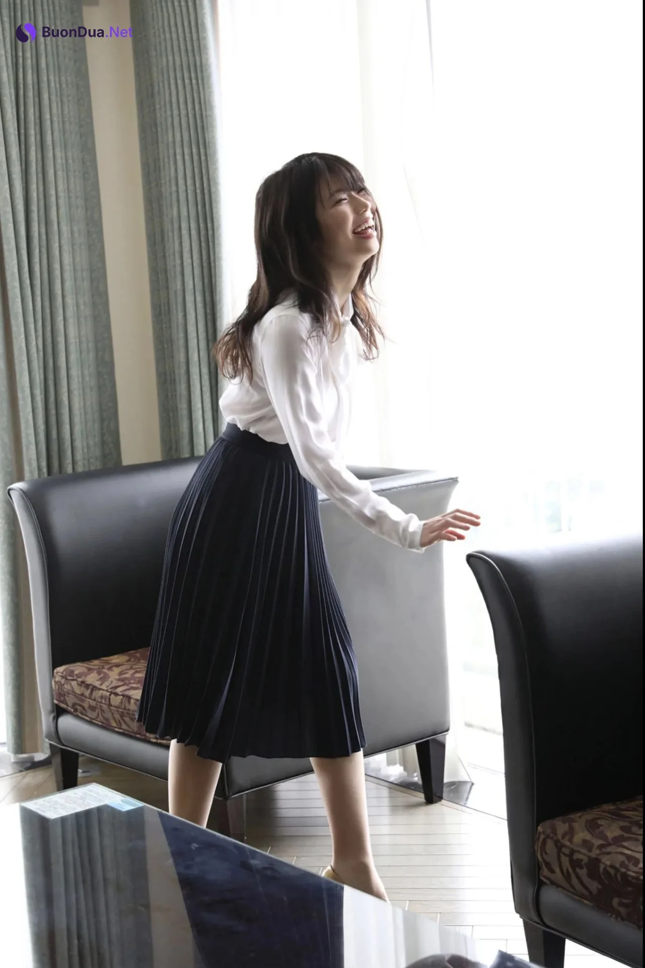 Fumina Suzuki 鈴木ふみ奈, ＦＲＩＤＡＹデジタル写真集 「Ｈカップ乱れる」 Set.01 - Photo 4
