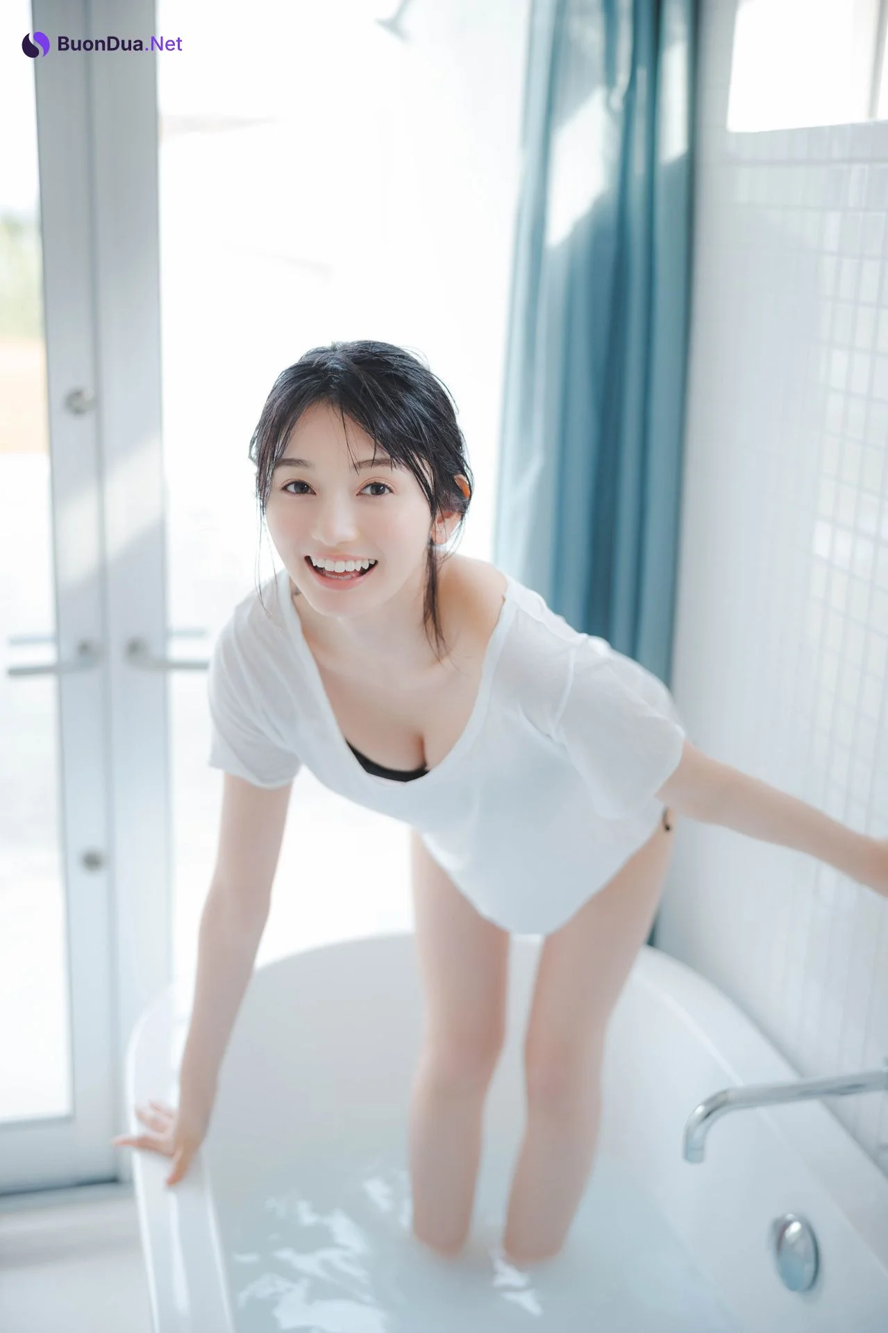 Fuuka Kumazawa 熊澤風花, ＦＲＩＤＡＹデジタル写真集 『二十歳になったから』 Set.02 - Photo 3