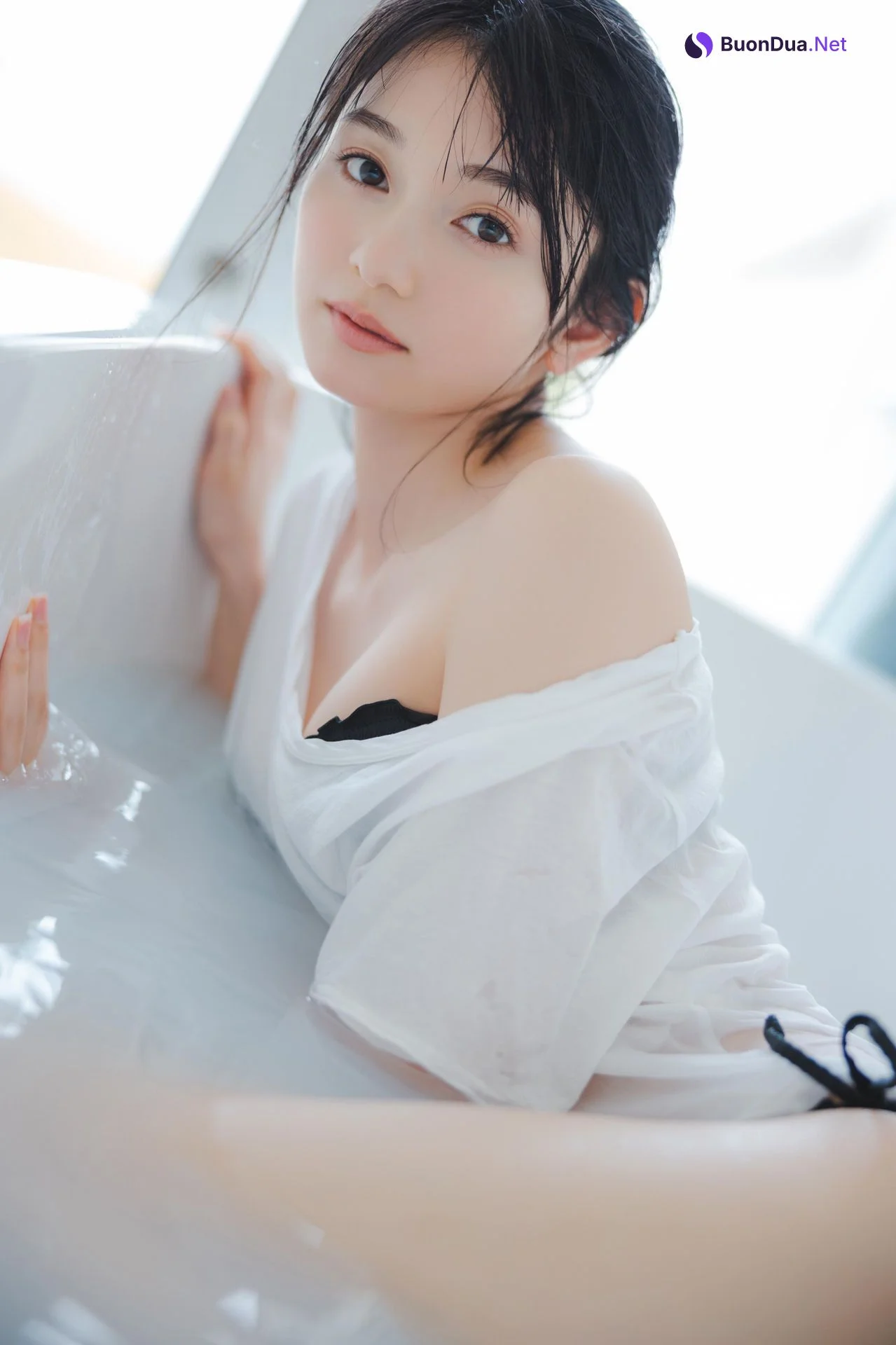 Fuuka Kumazawa 熊澤風花, ＦＲＩＤＡＹデジタル写真集 『二十歳になったから』 Set.02 - Photo 4