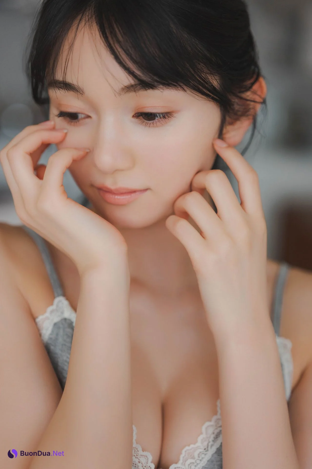 Fuuka Kumazawa 熊澤風花, ＦＲＩＤＡＹデジタル写真集 『二十歳になったから』 Set.04 - Photo 2
