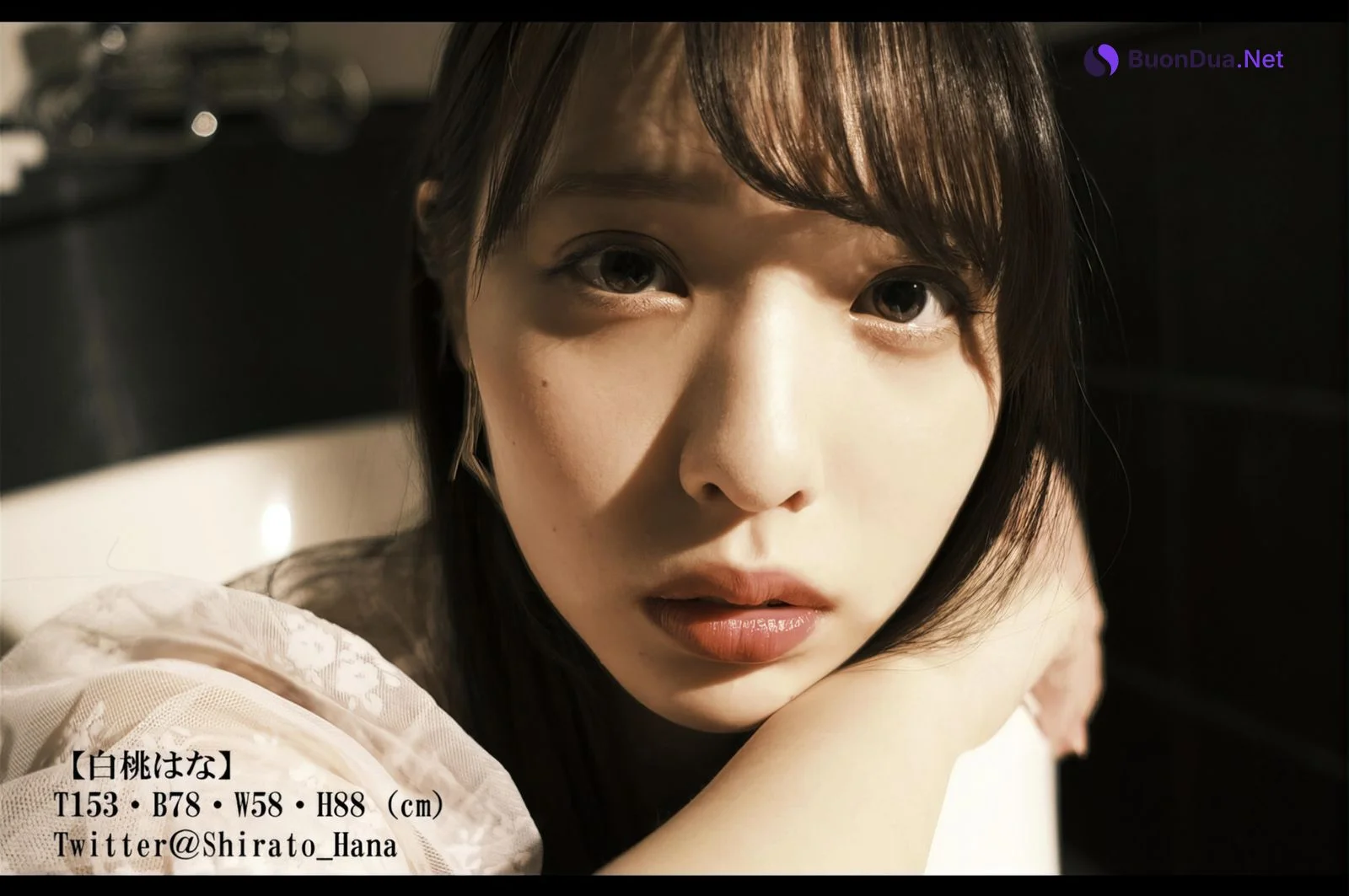 Hana Shirato 白桃はな, ヌードインタビュー写真集 [Shucky７] - 写真 2