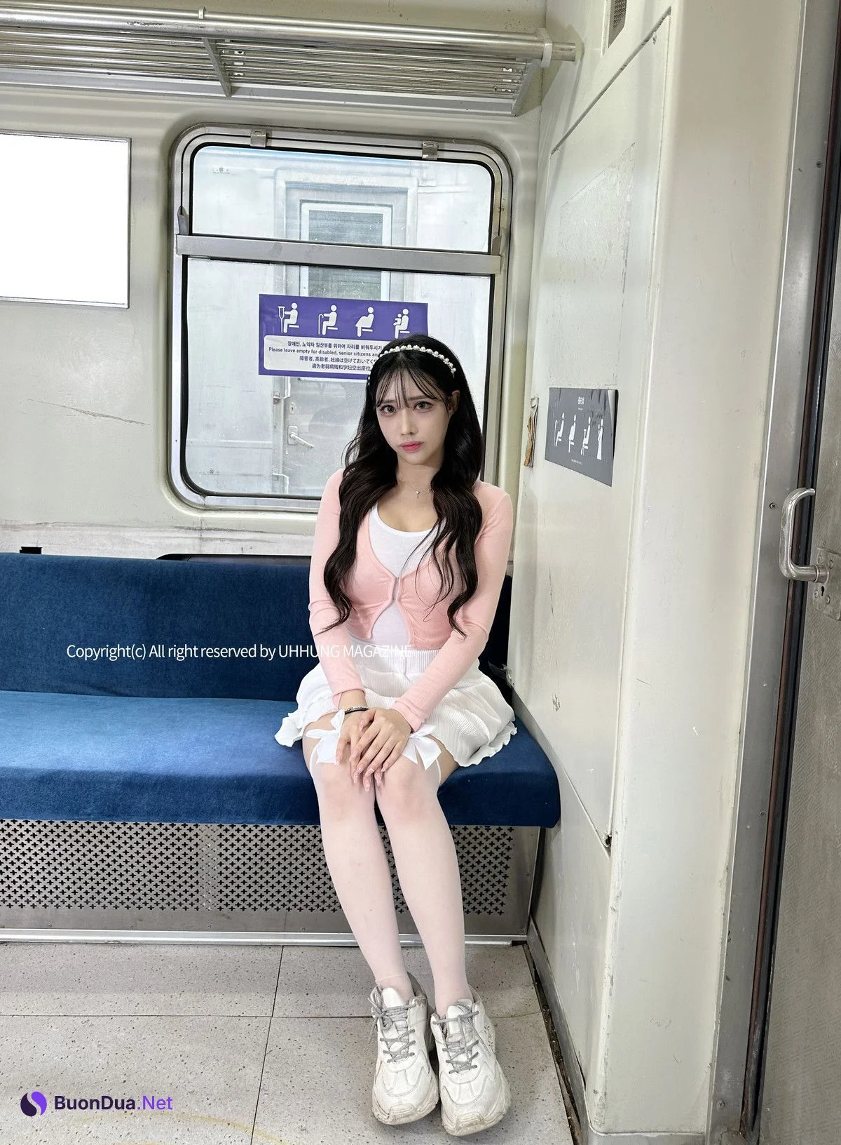 Hani 하니, UHHUNG Magazine “The Girlfriend on The Subway” Set.01 - Photo 10