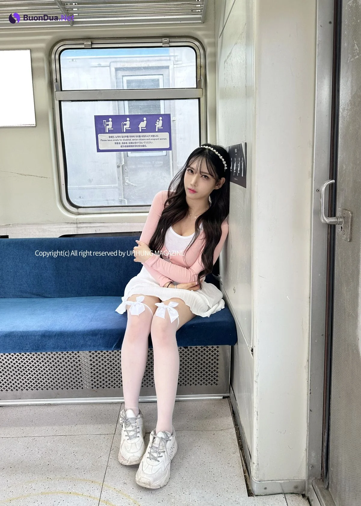 Hani 하니, UHHUNG Magazine “The Girlfriend on The Subway” Set.01 - Photo 9