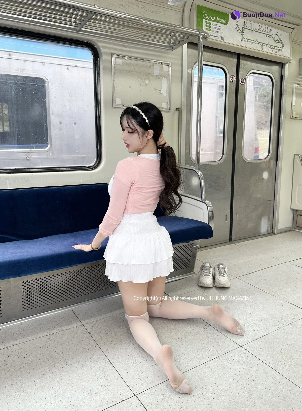 Hani 하니, UHHUNG Magazine “The Girlfriend on The Subway” Set.02 - Photo 17