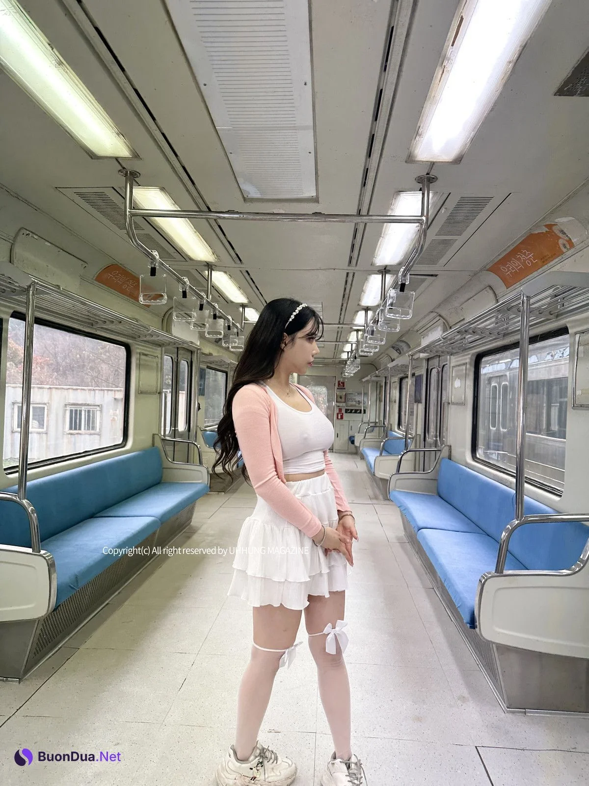 Hani 하니, UHHUNG Magazine “The Girlfriend on The Subway” Set.02 - Photo 6