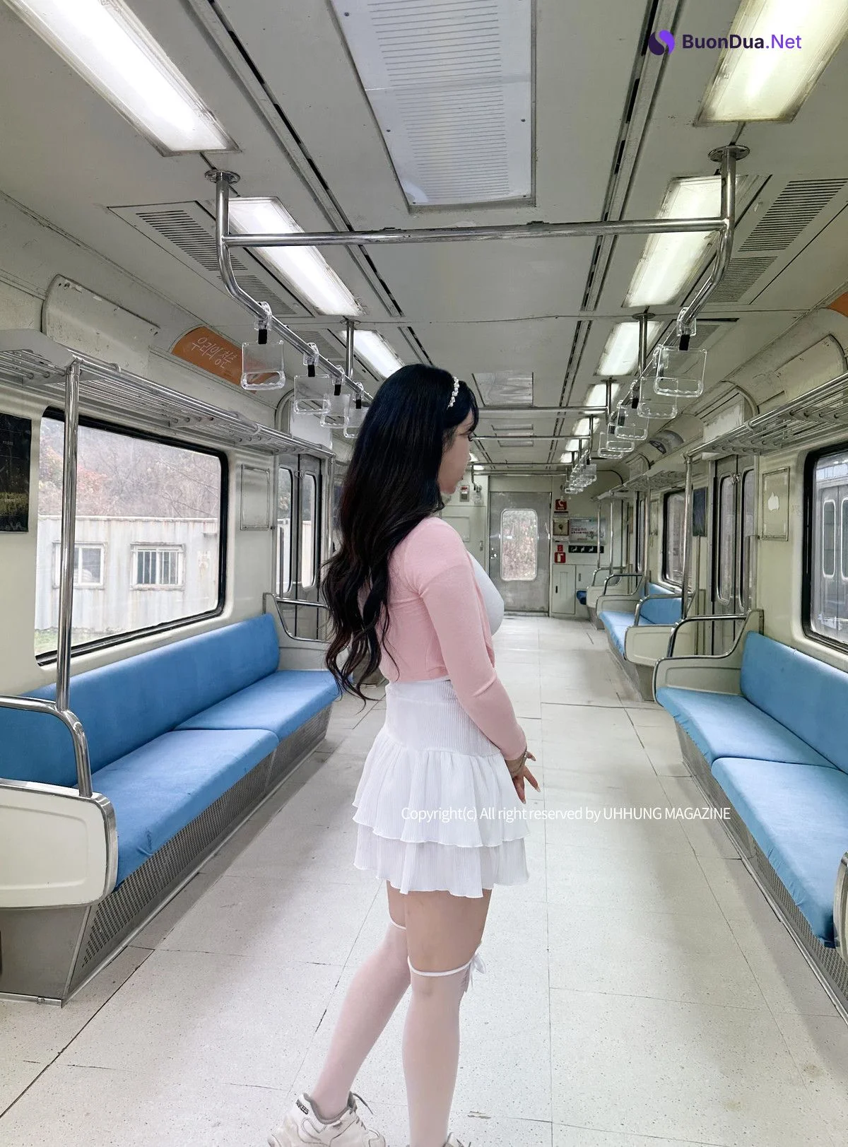 Hani 하니, UHHUNG Magazine “The Girlfriend on The Subway” Set.02 - Photo 7