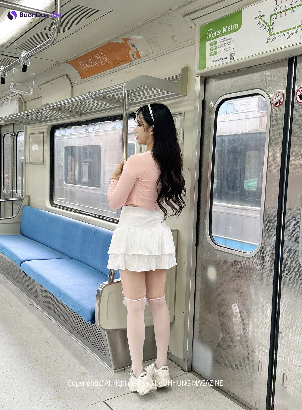 Hani 하니, UHHUNG Magazine “The Girlfriend on The Subway” Set.02 - Photo 8