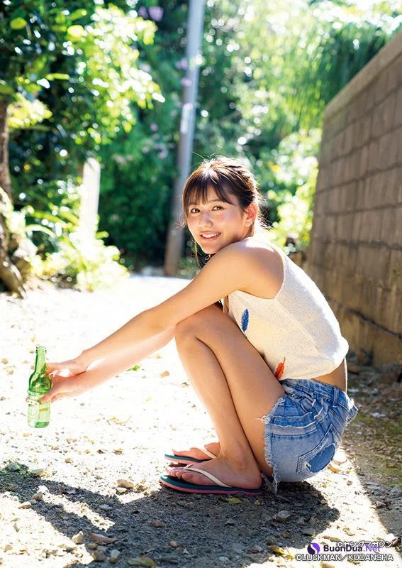 Haruka Arai 新井遥, Young Magazine 2021 No.01 (ヤングマガジン 2021年01号) - Photo 11