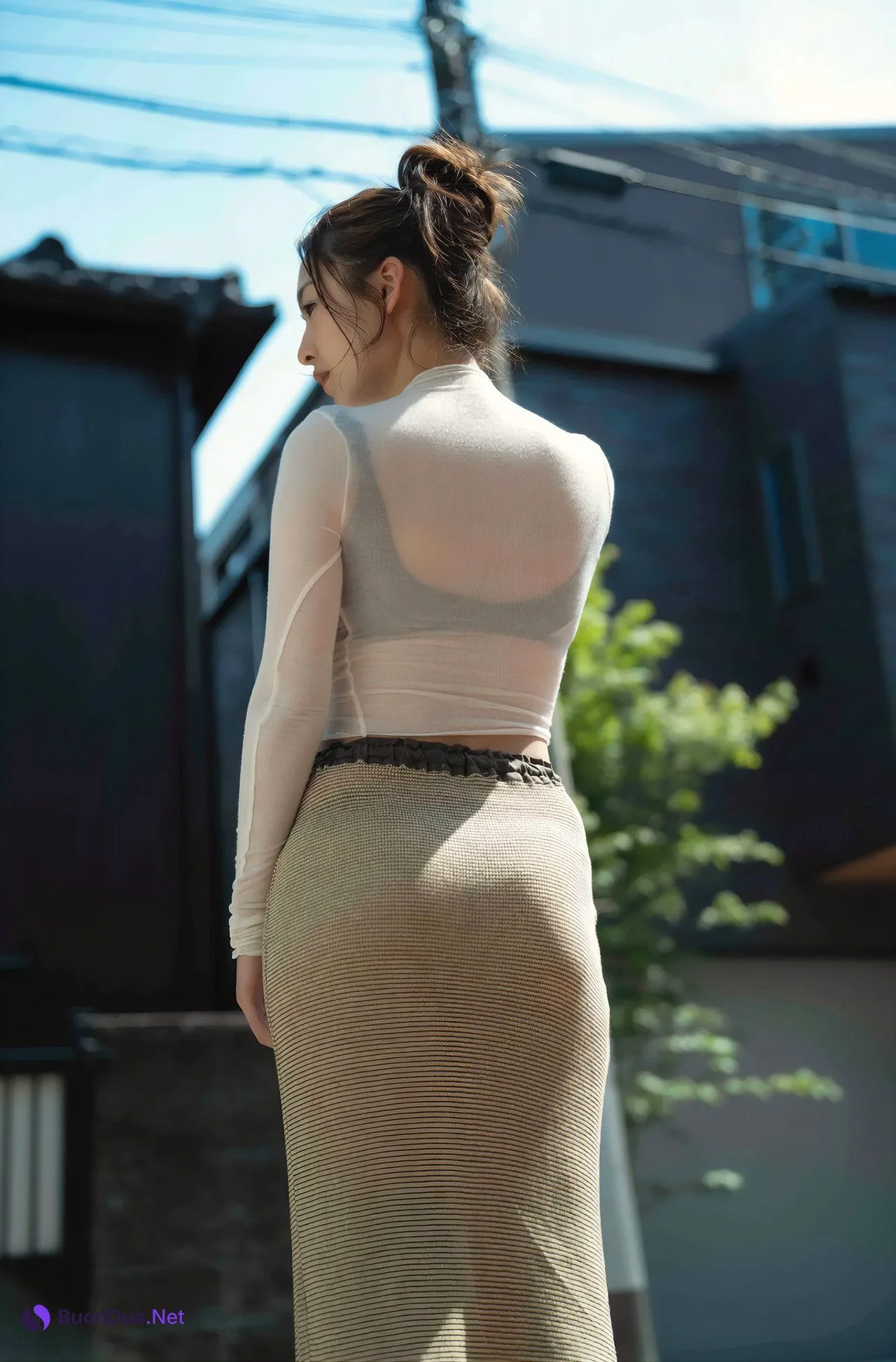 Haruka Miwa 三輪晴香, FRIDAY GOLD フライデーゴールド 夢のベッドイン - Photo 4