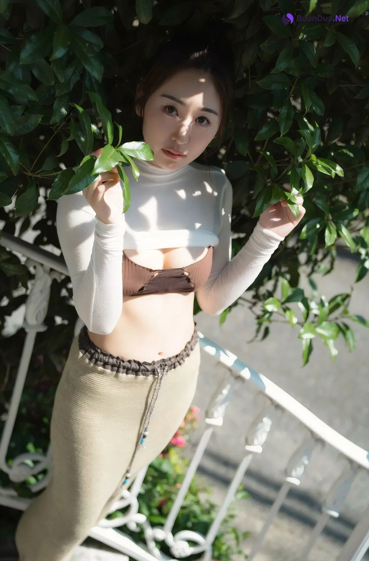 Haruka Miwa 三輪晴香, FRIDAY GOLD フライデーゴールド 夢のベッドイン - Photo 5