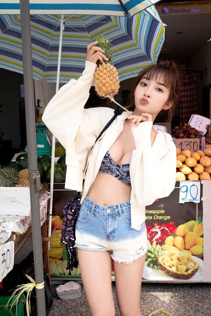 Hikari Kuroki 黒木ひかり, Young Jump 2019 No.16 (ヤングジャンプ 2019年16号) - Photo 11
