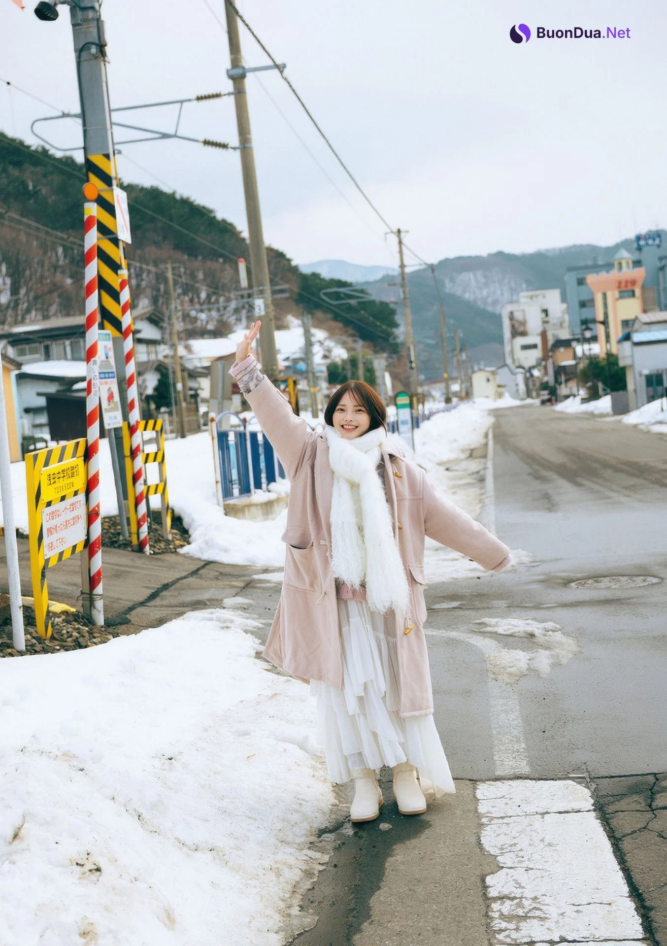 Himeka Araya 新谷姫加, ファースト写真集 「ひめかわいい。」 Set.05 - Photo 12