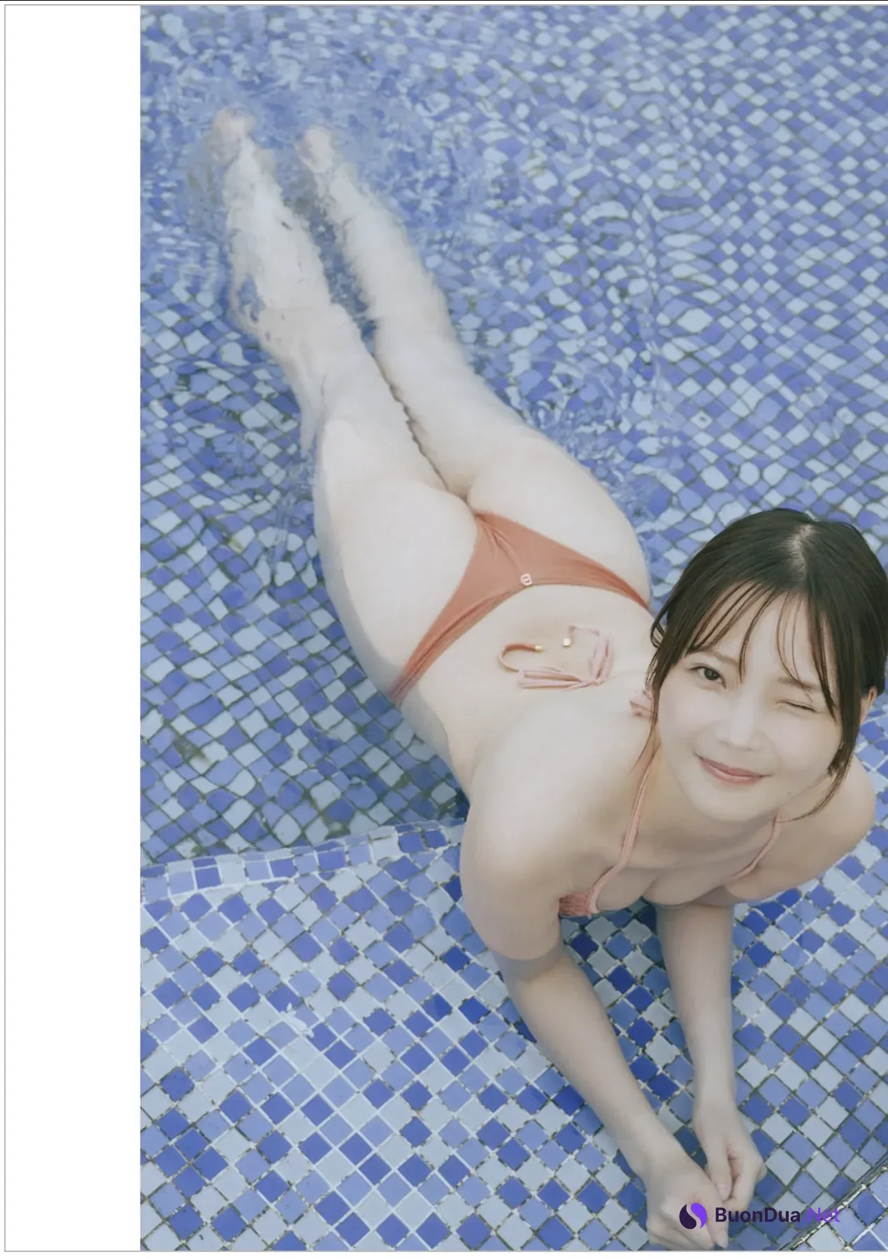 Himeka Araya 新谷姫加, Weekly Playboy 2025 No.42-43 (週刊プレイボーイ 2025年42-43号) - Photo 11