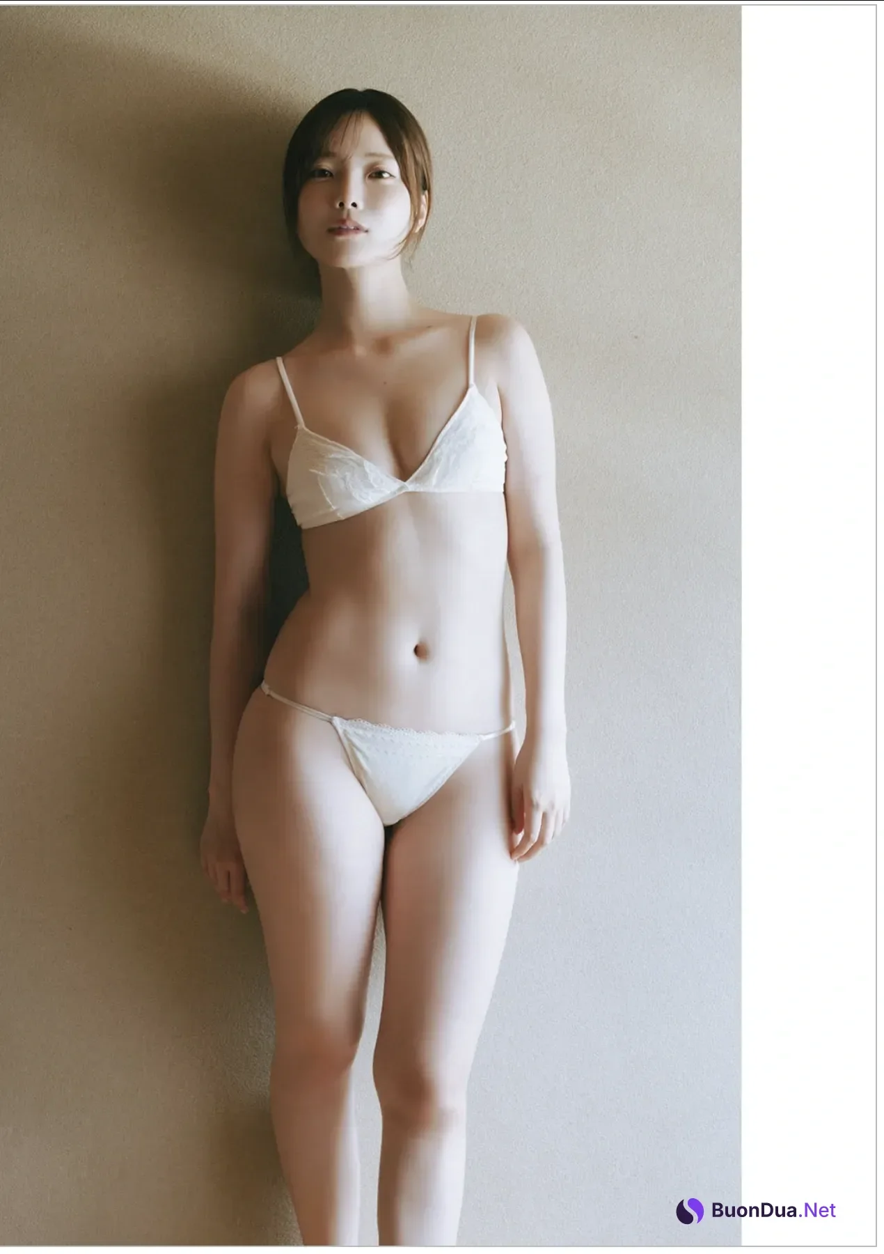Himeka Araya 新谷姫加, Weekly Playboy 2025 No.42-43 (週刊プレイボーイ 2025年42-43号) - Photo 12