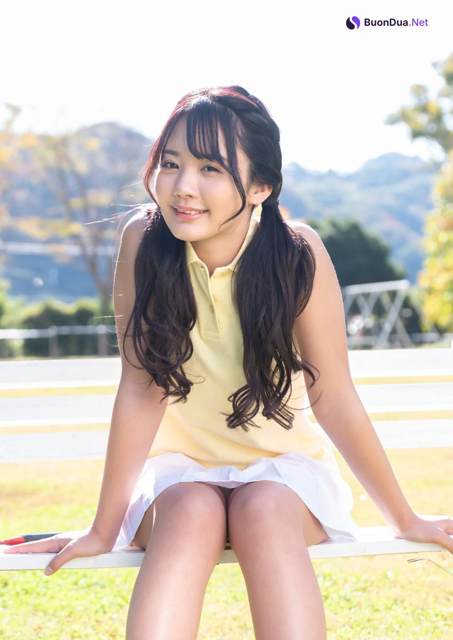 Himeka Yamamoto 山本姫香, Young Jump 2023 No.18 (ヤングジャンプ 2023年18号) - Photo 2