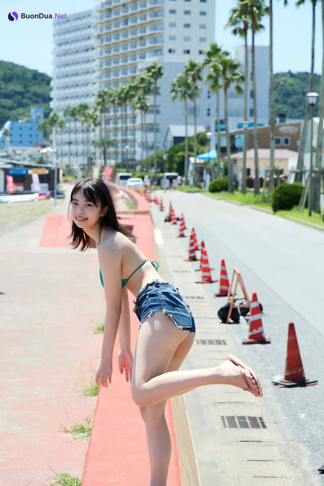 Hina Kikuchi 菊地姫奈, ＦＲＩＤＡＹデジタル写真集 「圧倒的ヒロイン Vol.1」 Set.01 - Photo 5
