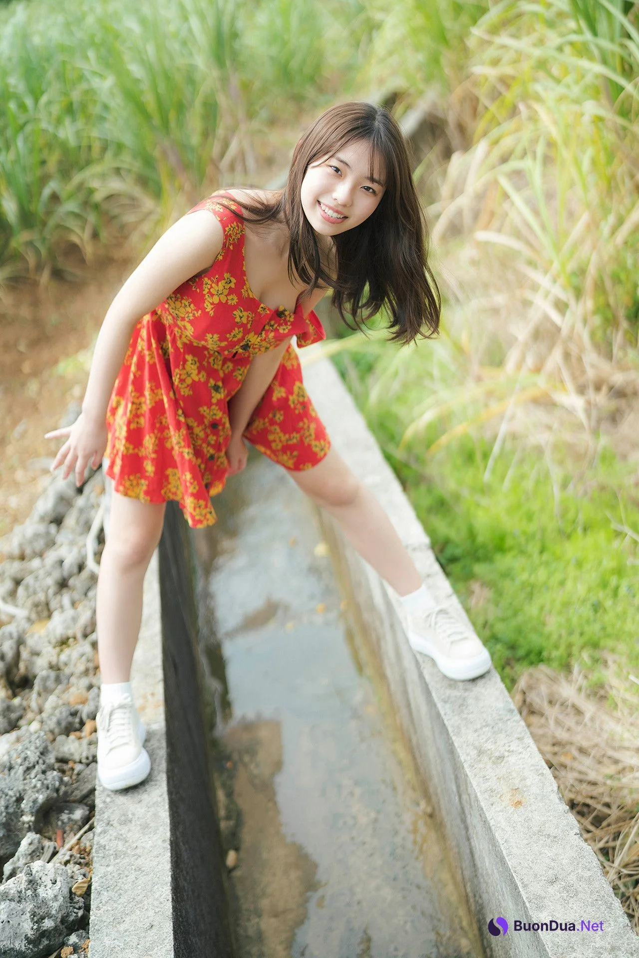 Hina Kikuchi 菊地姫奈, ヤンマガアザーっす！＜YM2023年19号未公開カット＞ Set.02 - Photo 2