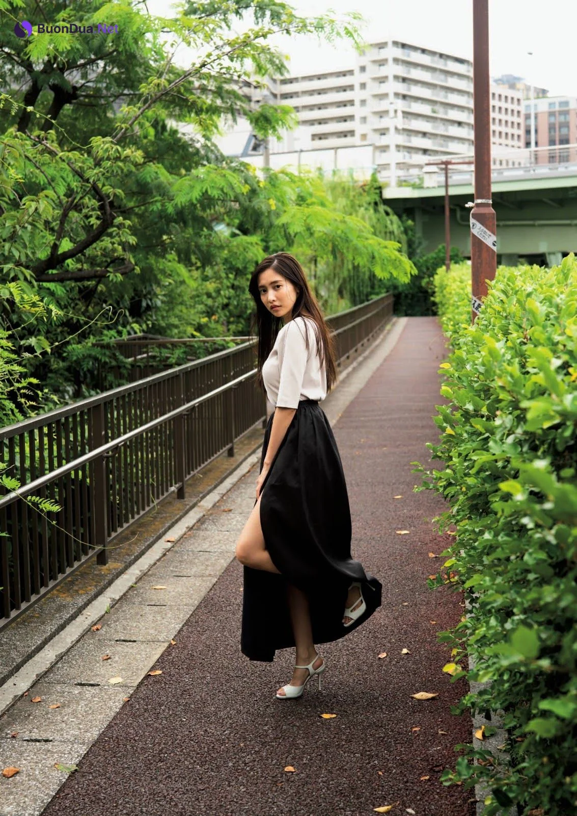 Hinako Sano 佐野ひなこ, Shukan Bunshun 2020.10.29 (週刊文春 2020年10月29日号) - Photo 3