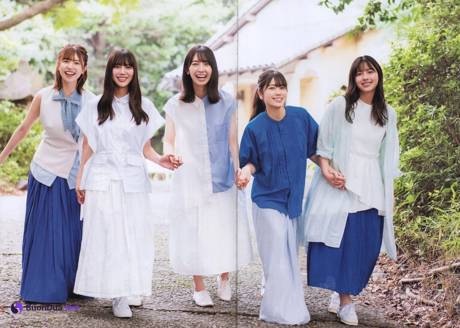 Hinatazaka46 日向坂46, B.L.T. 2021.12 (ビー・エル・ティー 2021年12月号) - Photo 6