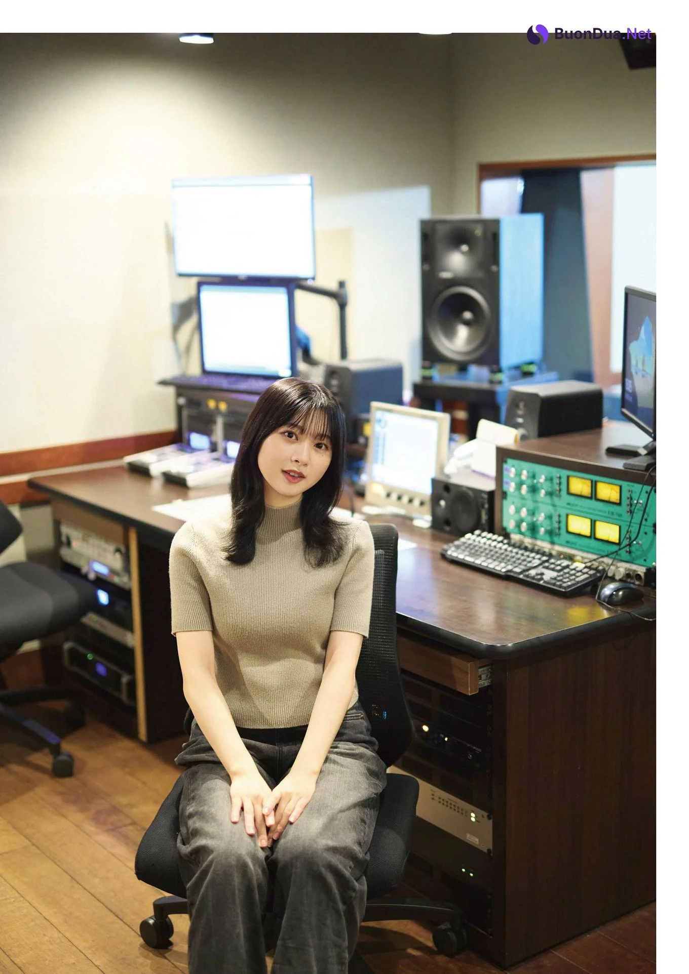 Hinatazaka46 日向坂46, BRODY 2024 No.08 (ブロディ 2024年8月号) - Photo 7