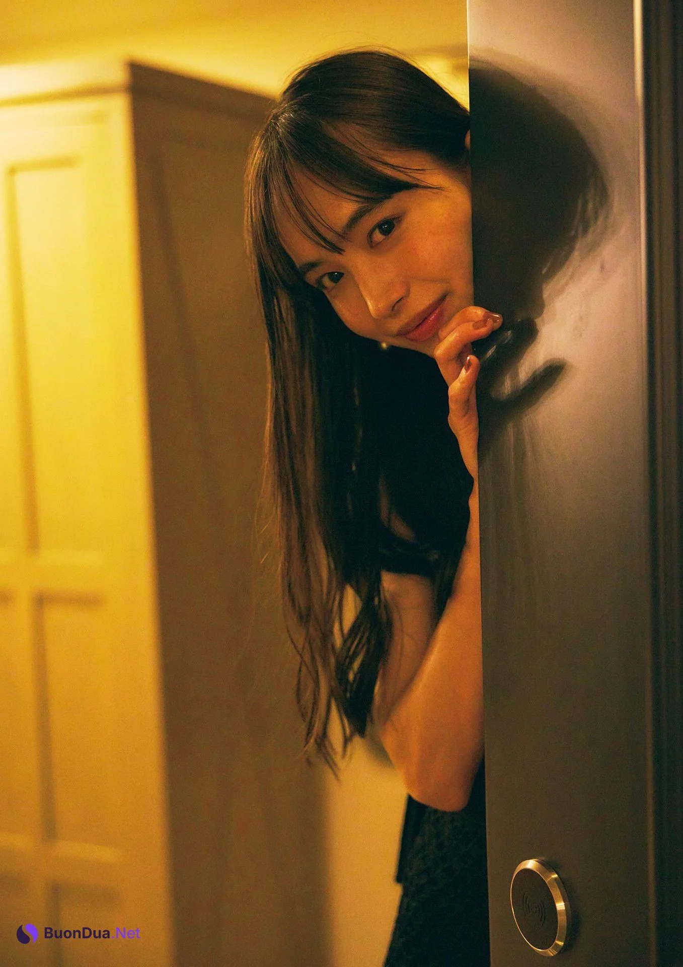 Hiroe Igeta 井桁弘恵, 写真集 「つかのま」 Set.03 - Photo 17