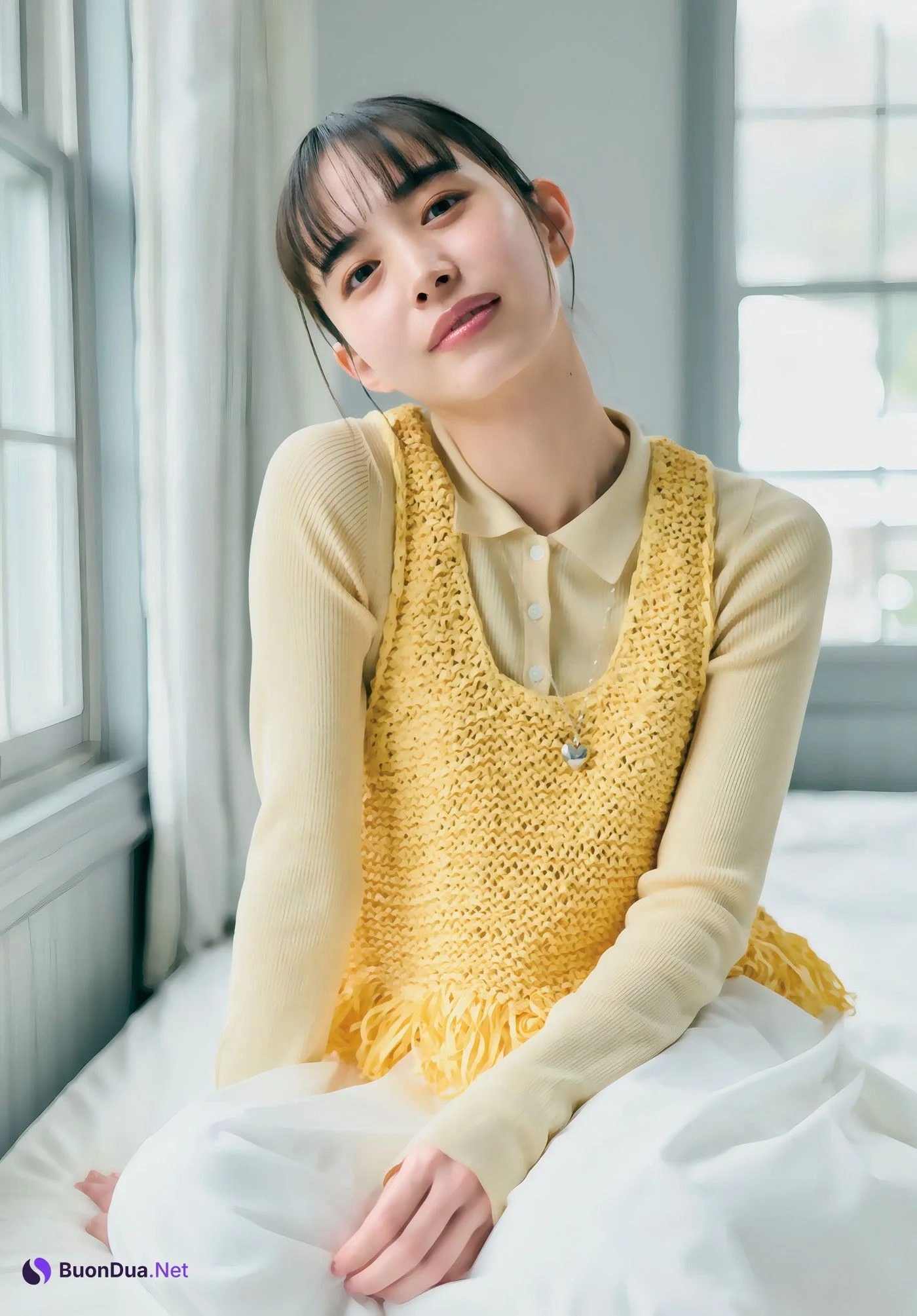 Hiroe Igeta 井桁弘恵, Shonen Magazine 2025 No.25 (週刊少年マガジン 2025年25号) - Photo 6