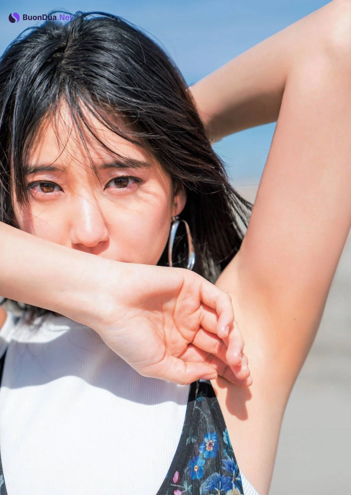 Hirona Yamazaki 山崎紘菜, Shukan Bunshun 2021.03.18 (週刊文春 2021年3月18日号) - Photo 4