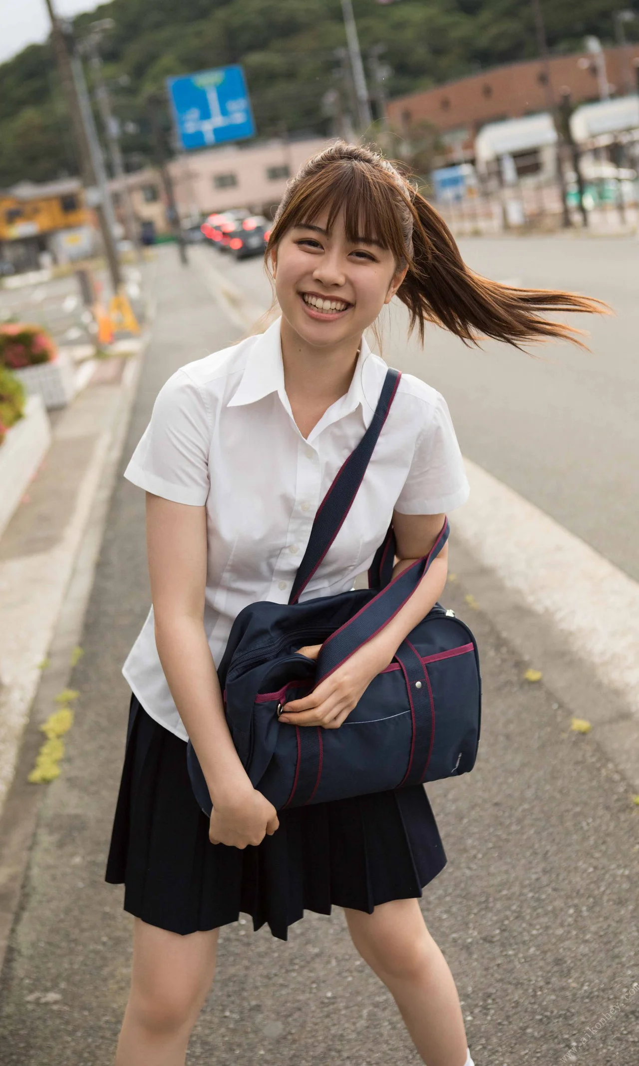 Honoka Wakita 脇田穂乃香, 週プレ Photo Book 海の見える街 Set.02