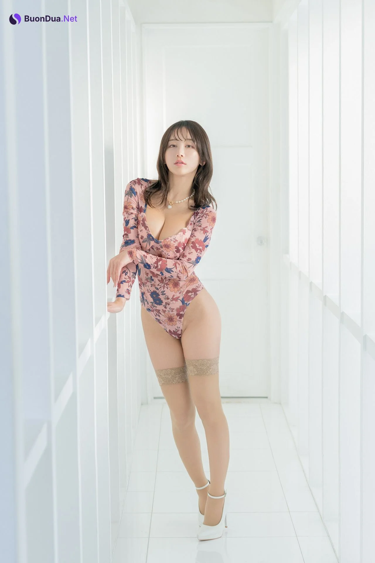 Ikumi いくみ, デジタル写真集 Flowery Leotard - Photo 2