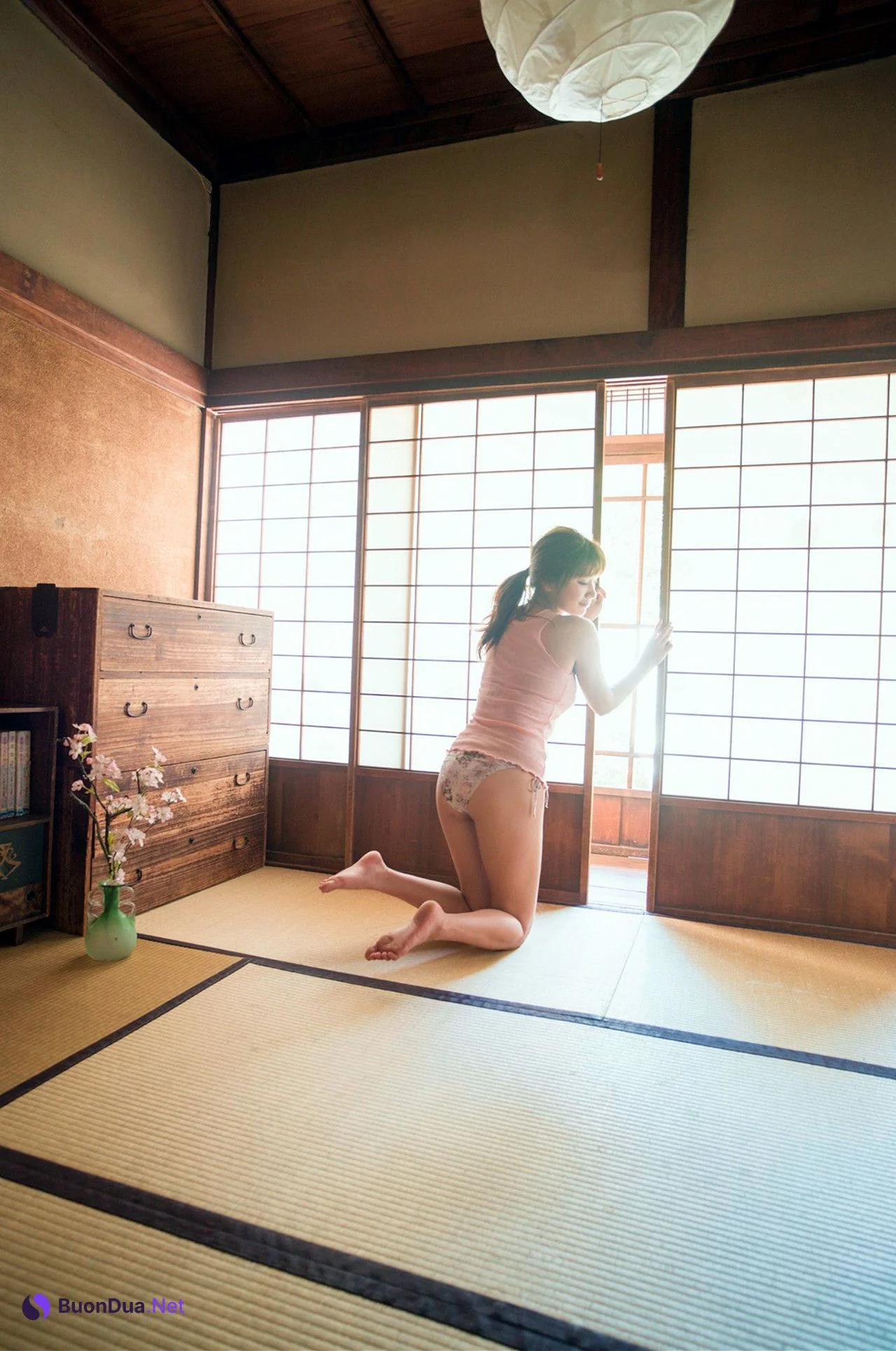 Ikumi Hisamatsu 久松郁実, FLASHデジタル写真集 [桜色ボディ] Set.02 - Photo 5