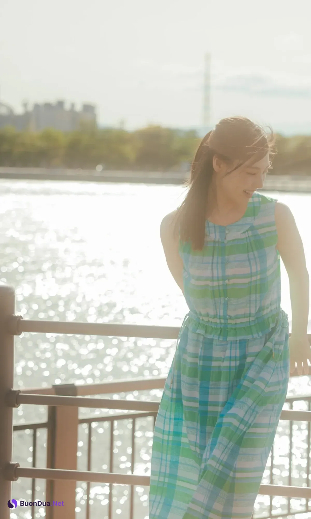 Iori Sagara 相楽伊織, 写真集 「more and more」 - Photo 2