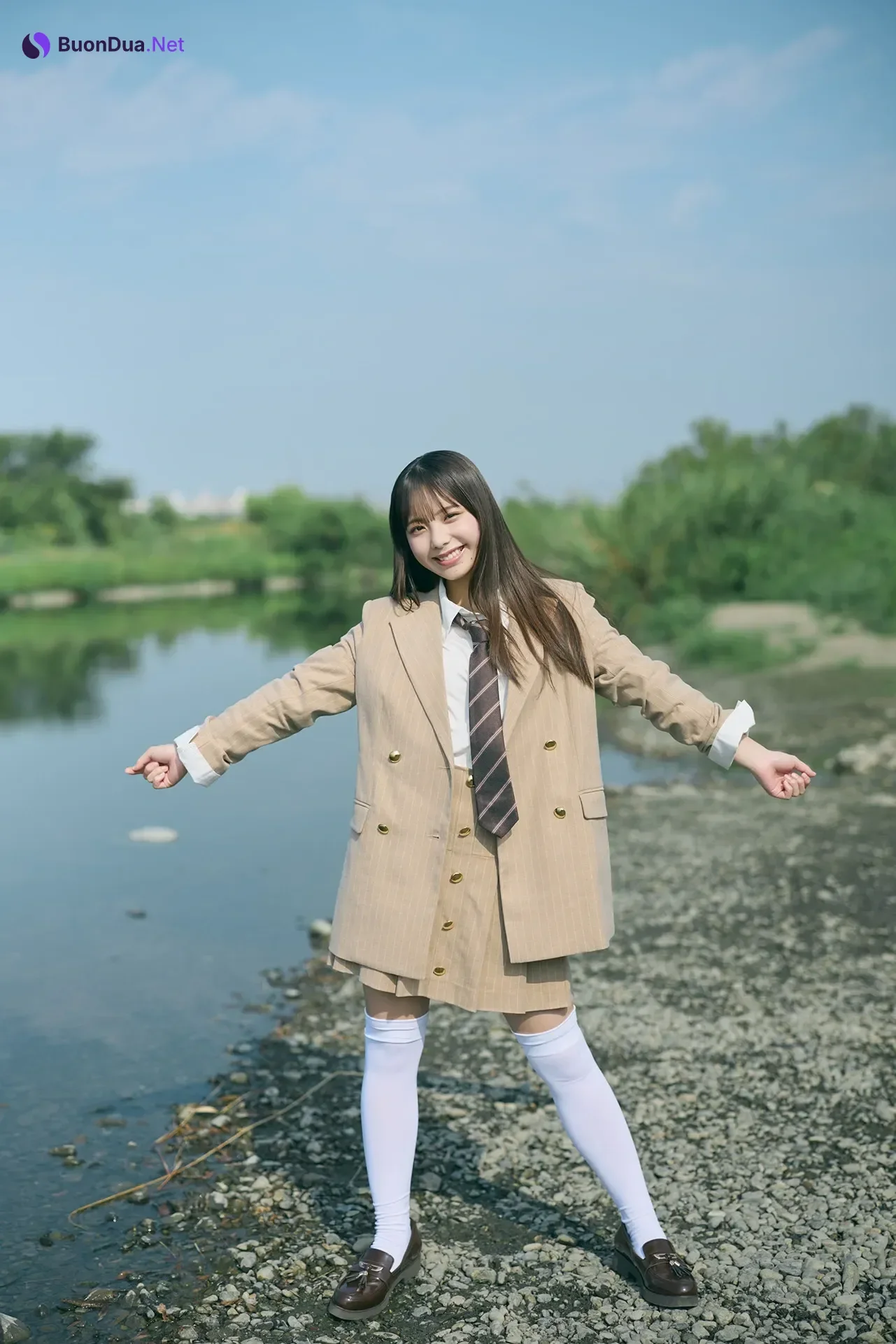 Izuki Shimoda 下田衣珠季, Young Magazine 2025 No.44 (ヤングマガジン 2025年44号) - Photo 11
