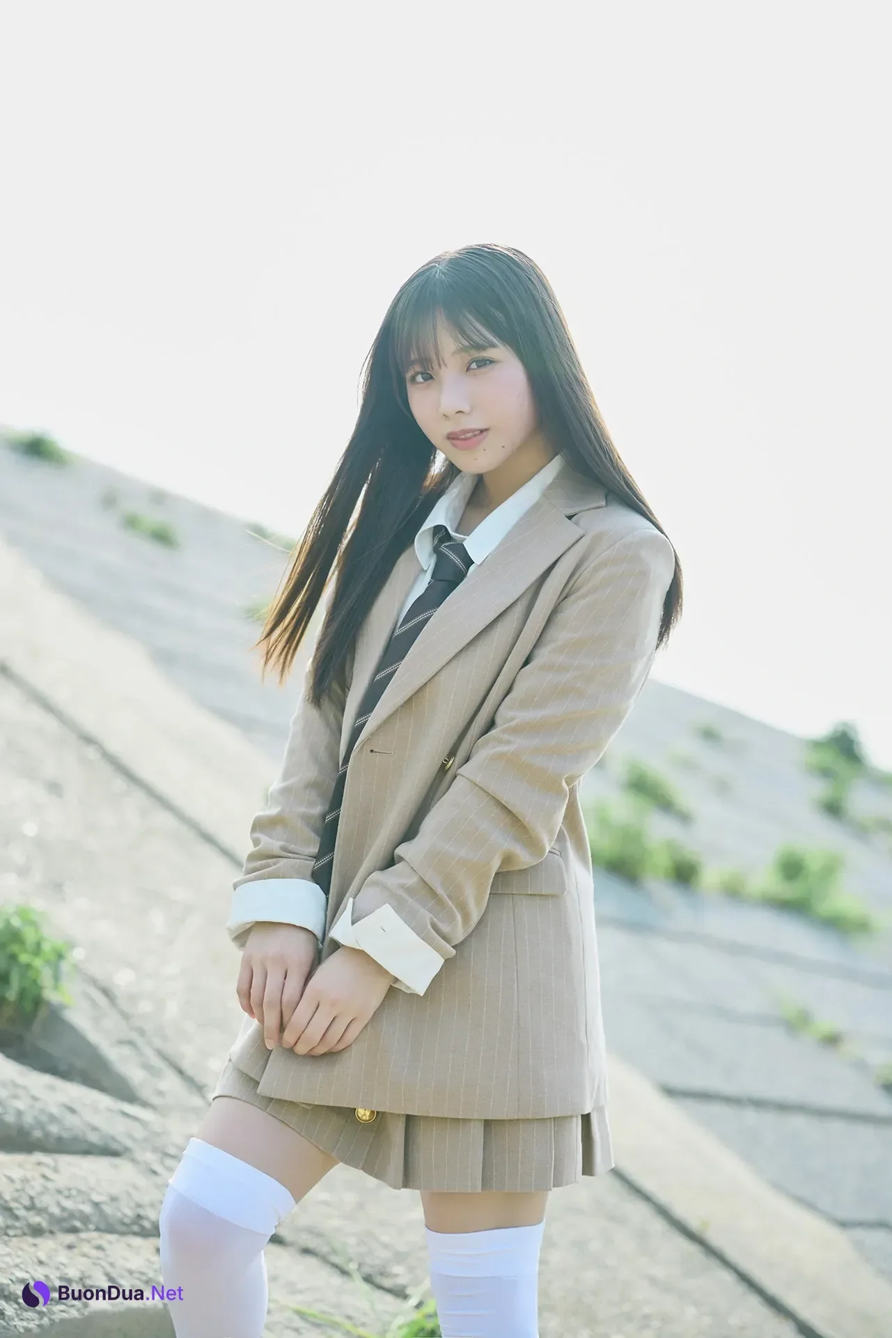 Izuki Shimoda 下田衣珠季, Young Magazine 2025 No.44 (ヤングマガジン 2025年44号) - Photo 12