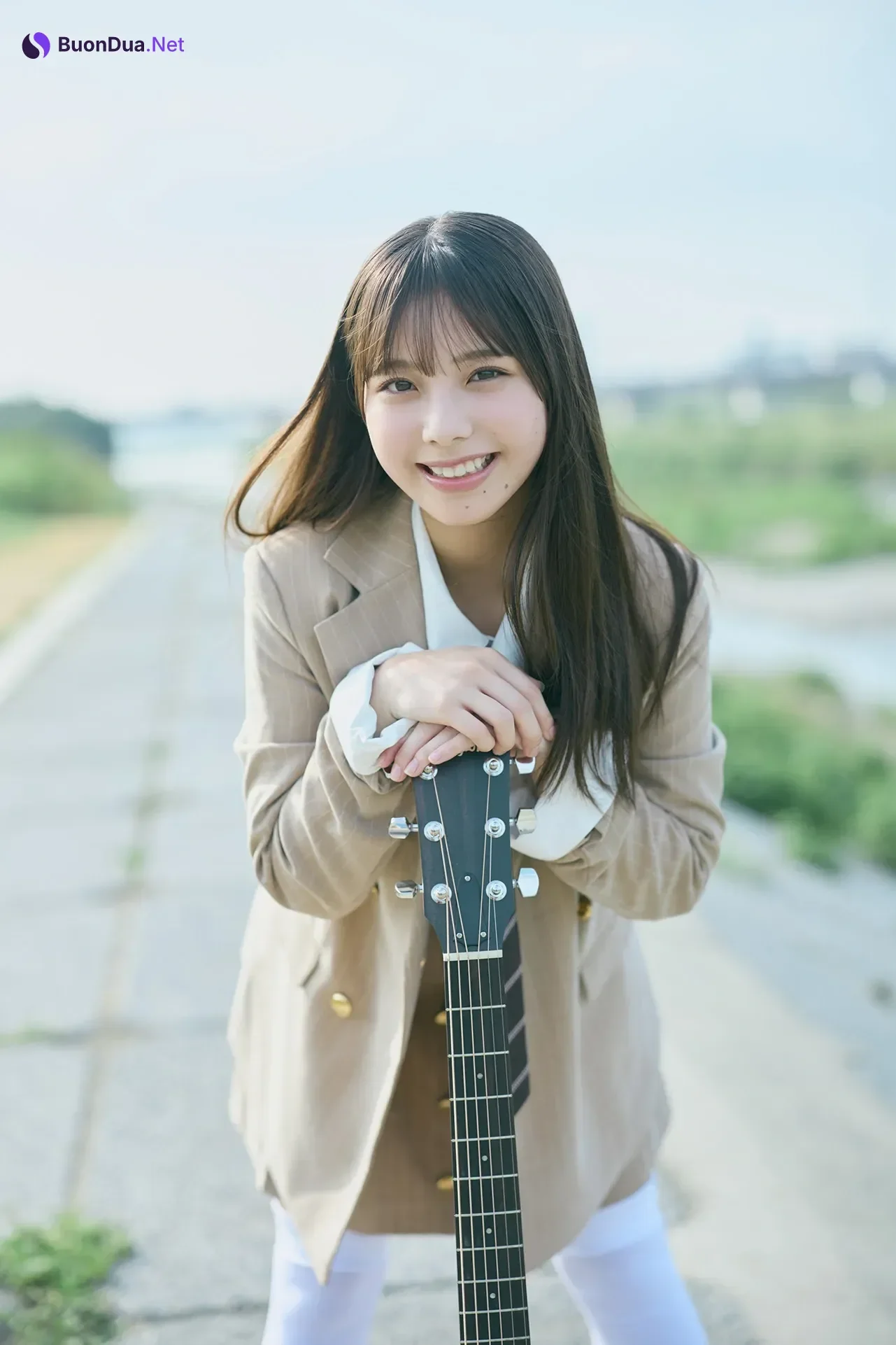 Izuki Shimoda 下田衣珠季, Young Magazine 2025 No.44 (ヤングマガジン 2025年44号) - Photo 6