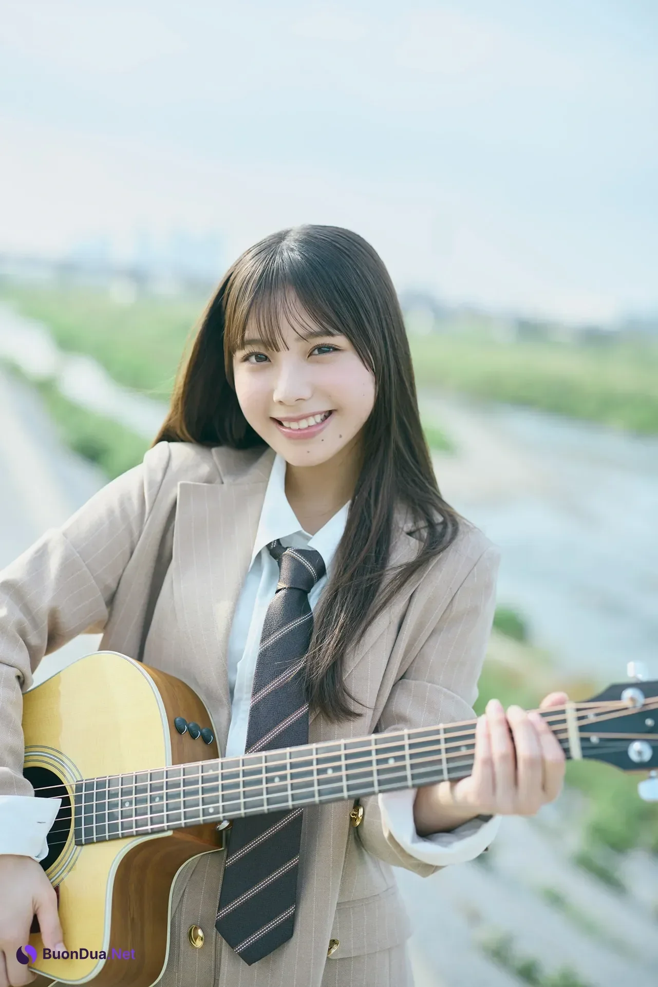 Izuki Shimoda 下田衣珠季, Young Magazine 2025 No.44 (ヤングマガジン 2025年44号) - Photo 7