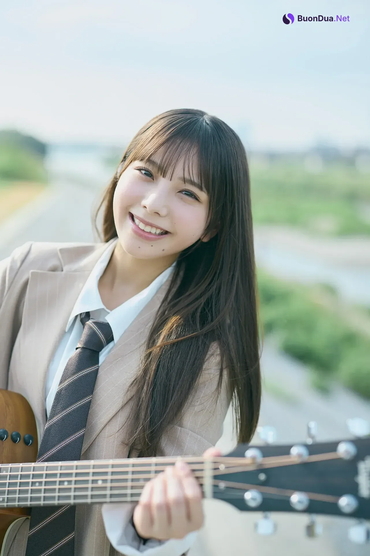 Izuki Shimoda 下田衣珠季, Young Magazine 2025 No.44 (ヤングマガジン 2025年44号) - Photo 8