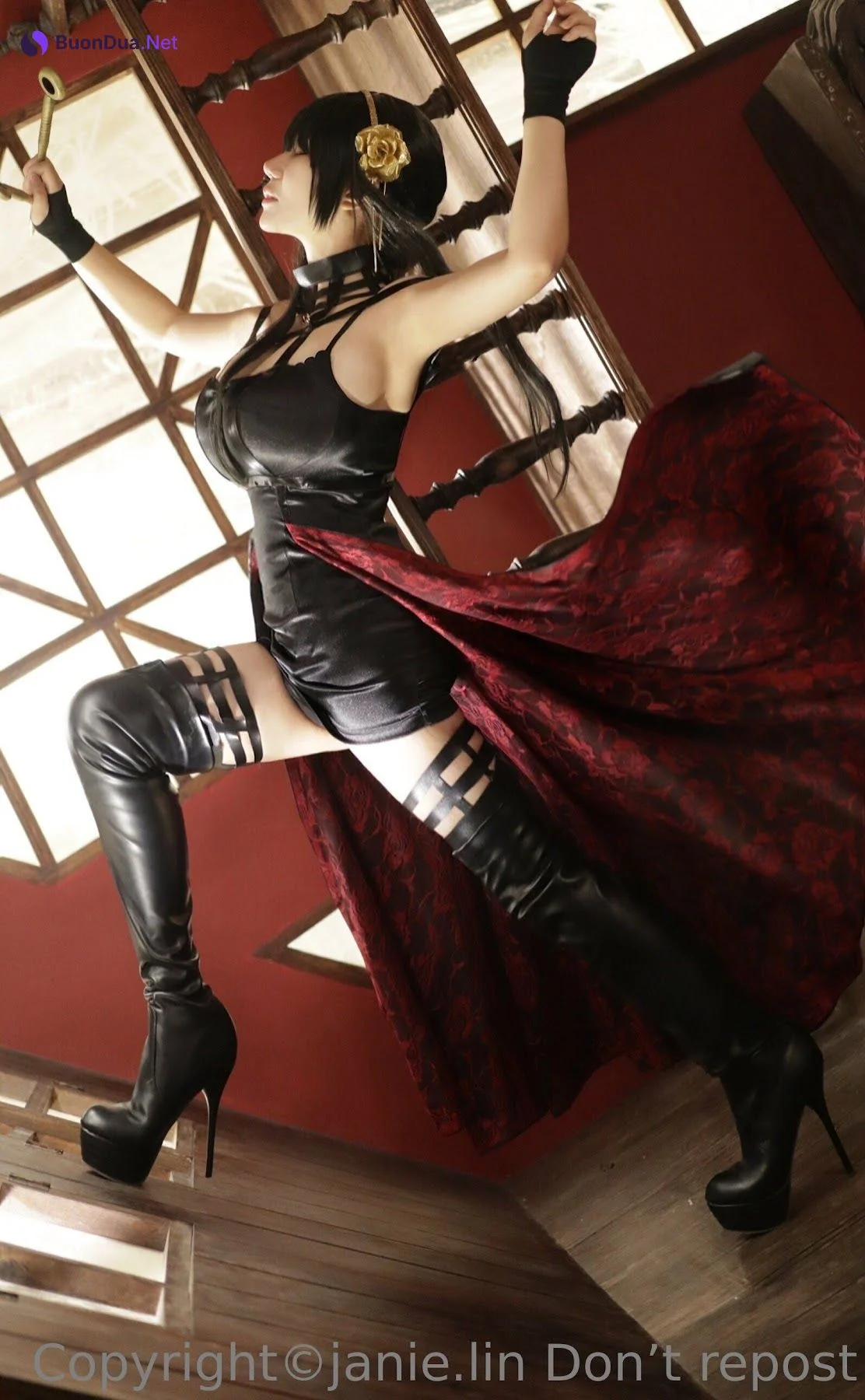 JANiE 泥泥 – 北捷手扶梯驚現爆乳妹「超大尺寸」緩緩上升，男性旅客塞爆「泥泥學姐大膽自拍」 - รูปภาพ 33