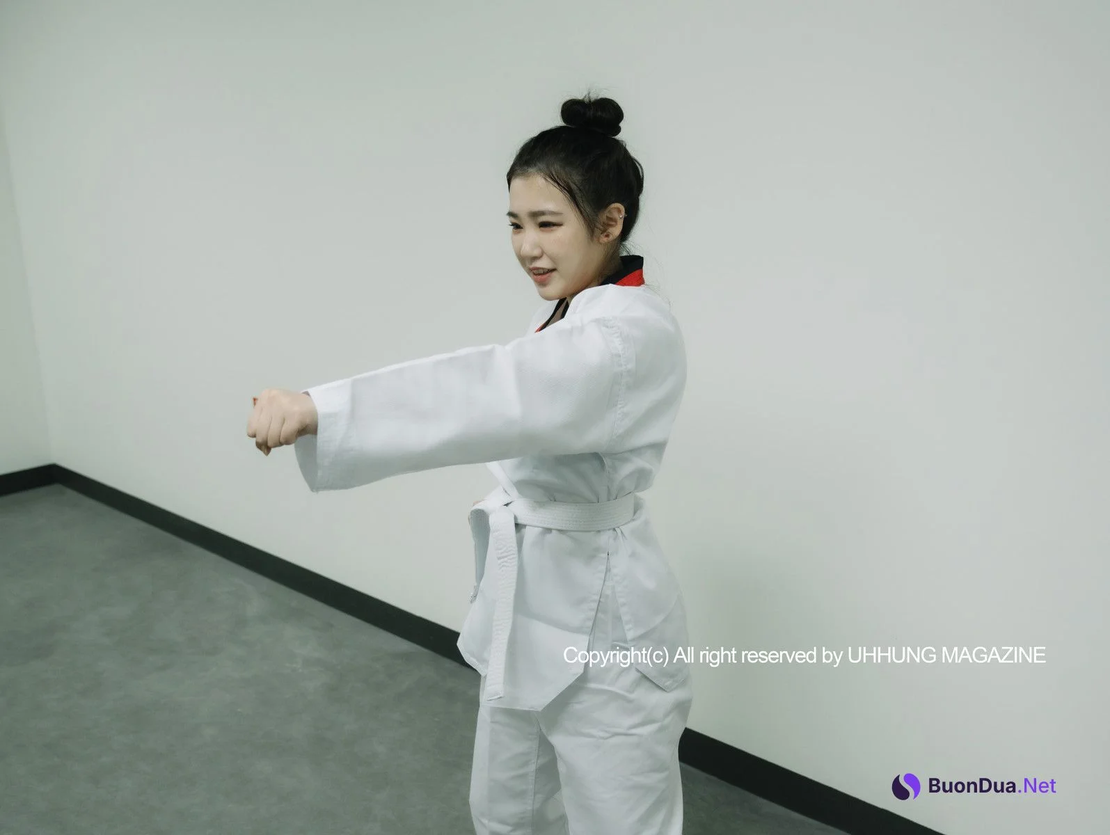 Jenn 젠, UHHUNG Magazine Vol.01 Taekwondo Set.02 - Photo 2