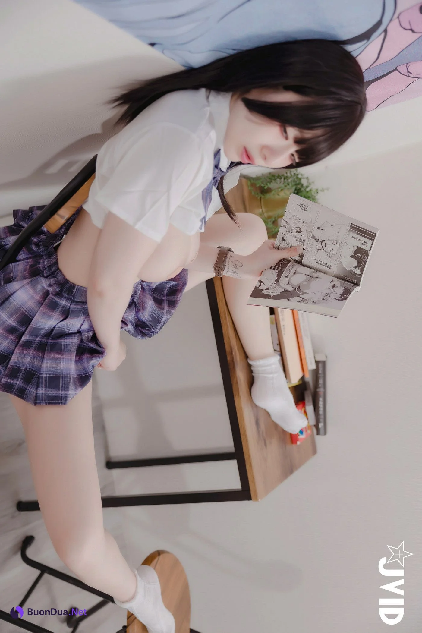 JVID 黎菲兒 超狂真實32Icup學妹-看色色漫畫難解性慾-青春期少女情慾初開-邀約學長打電動互尬沒想到擦槍走火變成打炮切磋 Set.02 - Photo 5