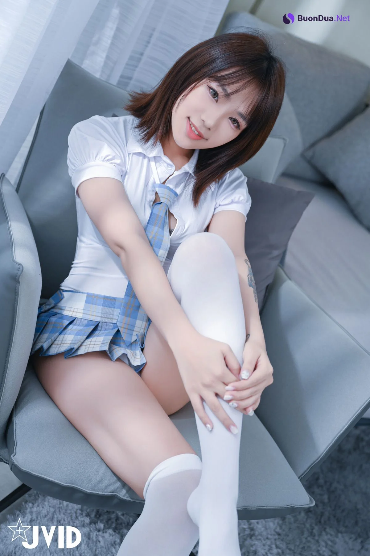 JVID精品 熙玥 畢業旅行出發前一天暗戀很久的女同學說要先來我家 - 照片 12