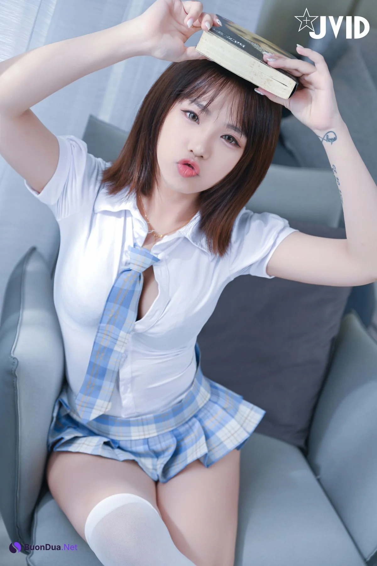 JVID精品 熙玥 畢業旅行出發前一天暗戀很久的女同學說要先來我家 - 照片 13