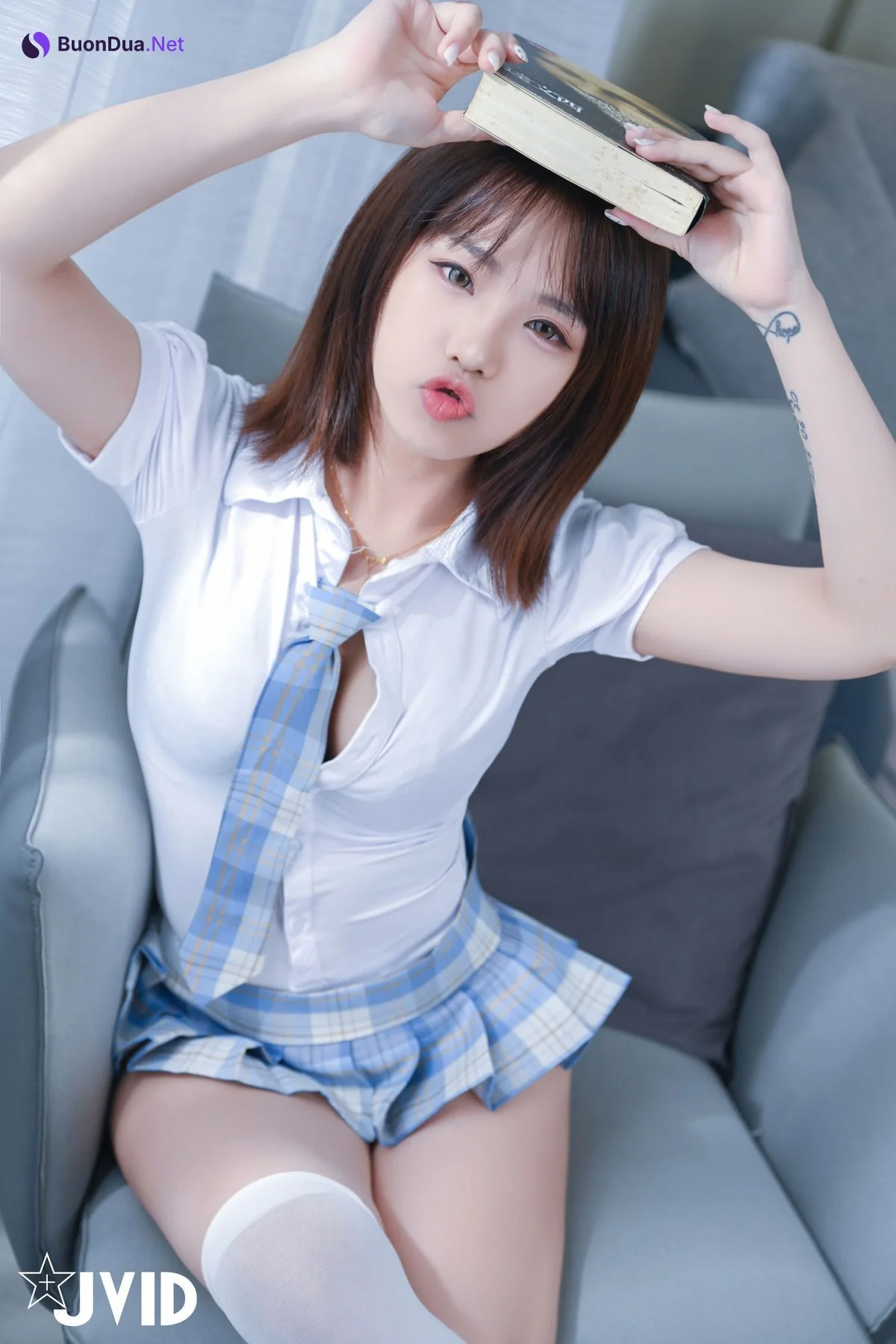 JVID精品 熙玥 畢業旅行出發前一天暗戀很久的女同學說要先來我家 - 照片 14