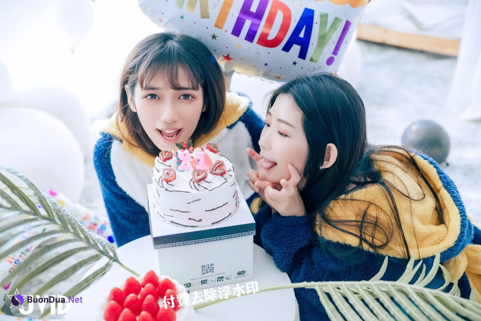 [JVID] 井野奈 & 肉包 – 色慾融合の閨蜜慶生派對 - 사진 3