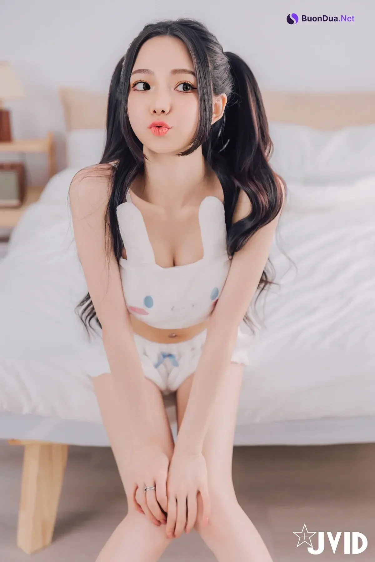 JVID 胎尼 & 啾啾 – 啾啾親自開箱豪華AI情慾娃娃Tiny🥵真人比例完美粉嫩E奶💦激情互動舌吻揉奶樣樣來🔞 Set.01 - Photo 18